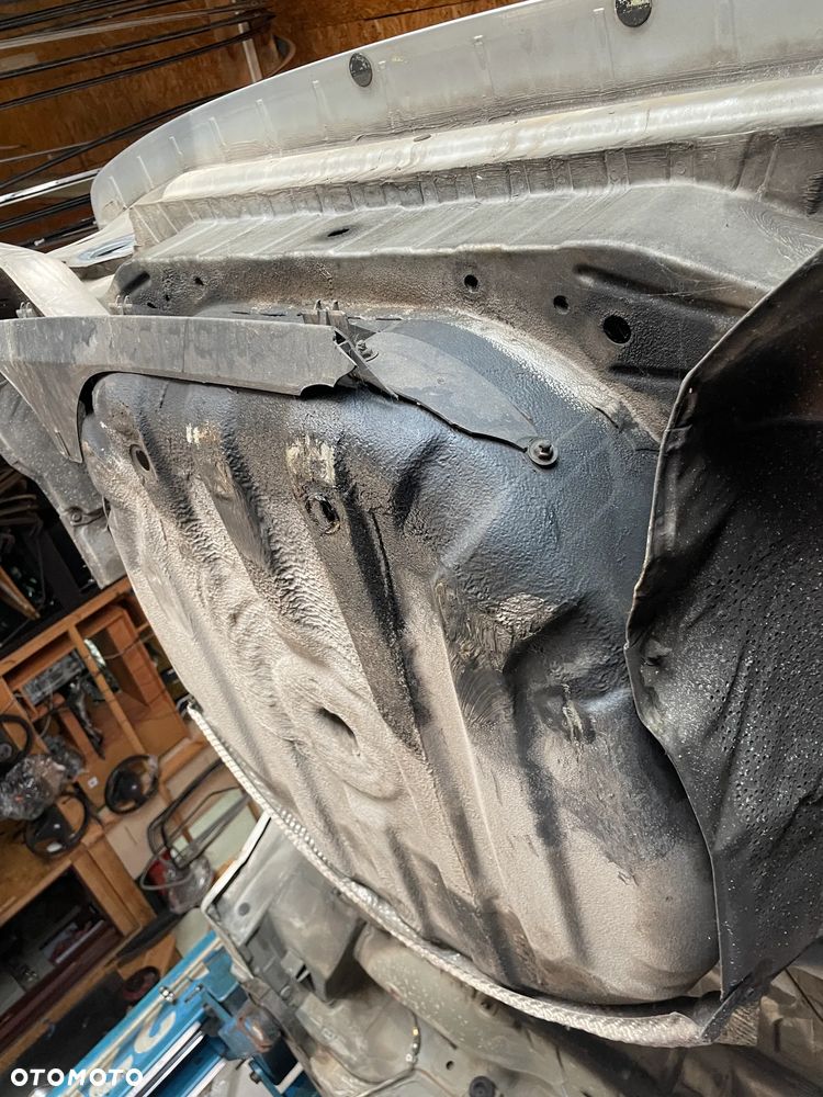 Karoseria buda kasta Bmw e38 ładna bez korozji z ciepłego kraju - 5