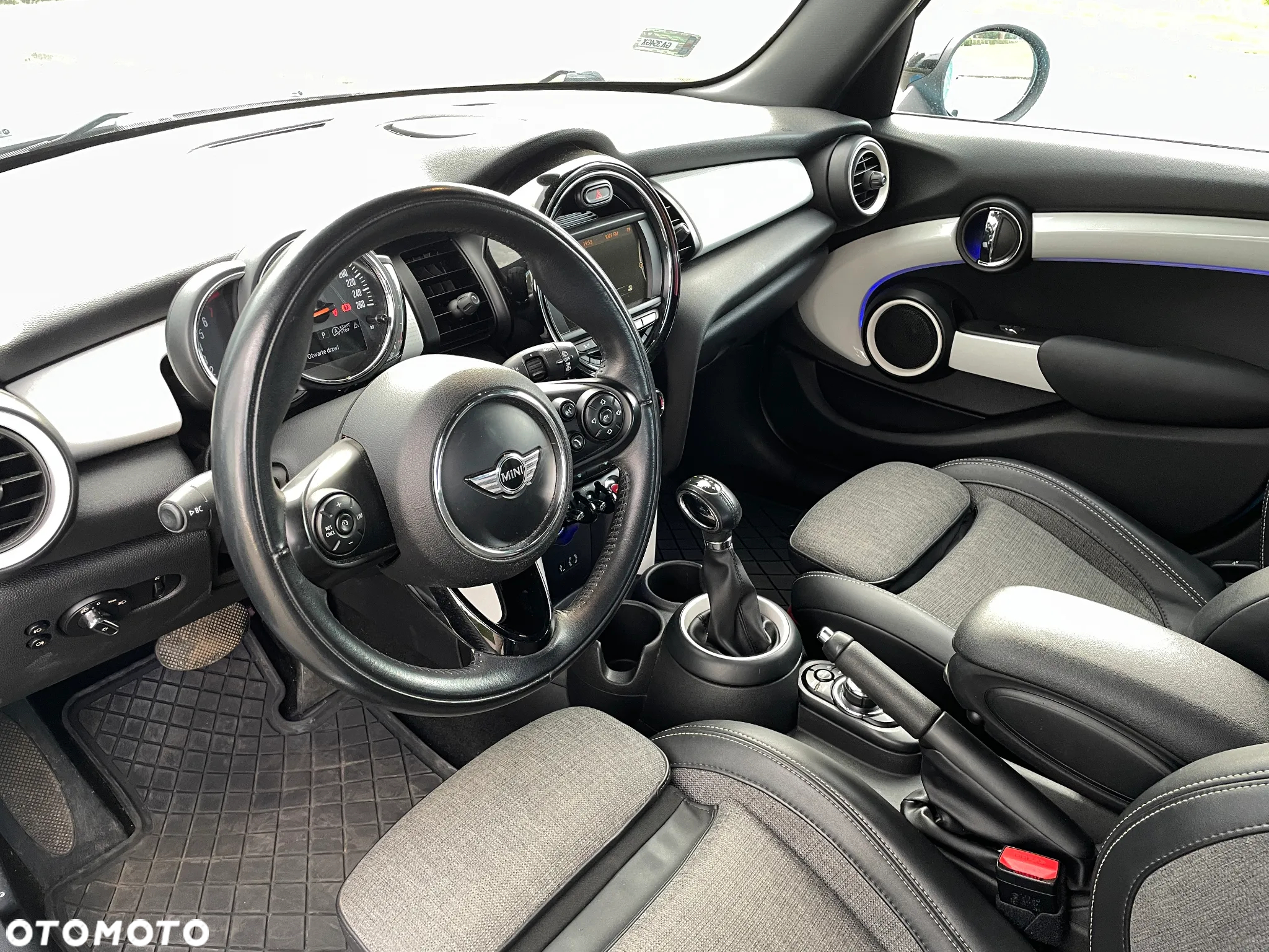 MINI Cooper Standard - 18