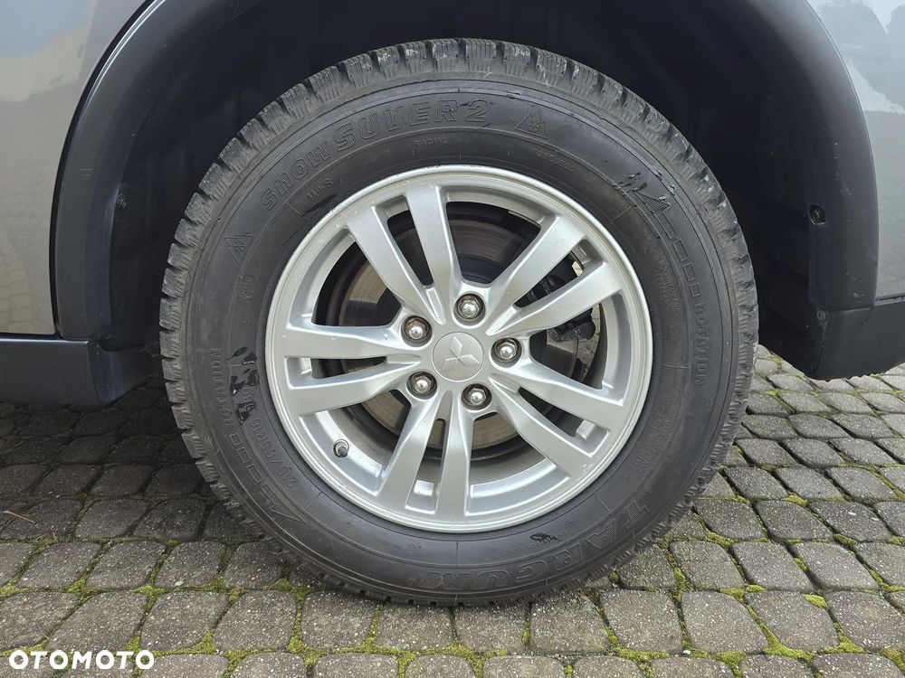 Mitsubishi Outlander 2.2 DID Intense + 4WD - 38