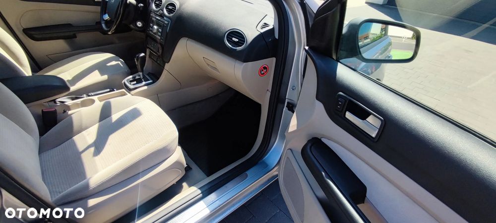 Ford Focus 1.6 16V Ghia - 12