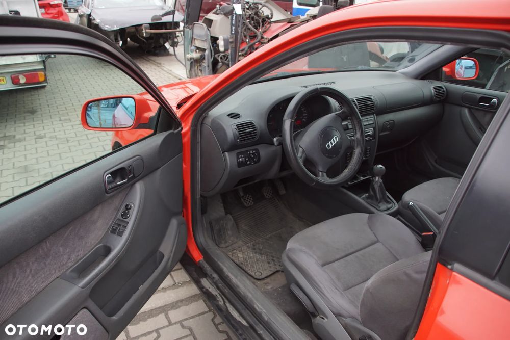 Auto na części - Audi A3 8L 1.6 8V 101 KM APF DUU LY3F 2000R Silnik Skrzynia Drzwi Maska Błotnik Klapa Lampa Lusterko Klamka Szyba Deska Kokpit Sterownik Moduł Czujnik Licznik Panel Kierownica - 9