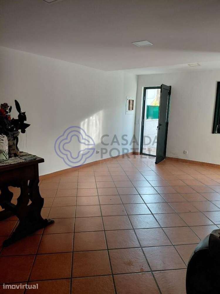 Moradia germinada T2 no Porto inada T2 no Porto localizada em zona hab - Grande imagem: 3/24
