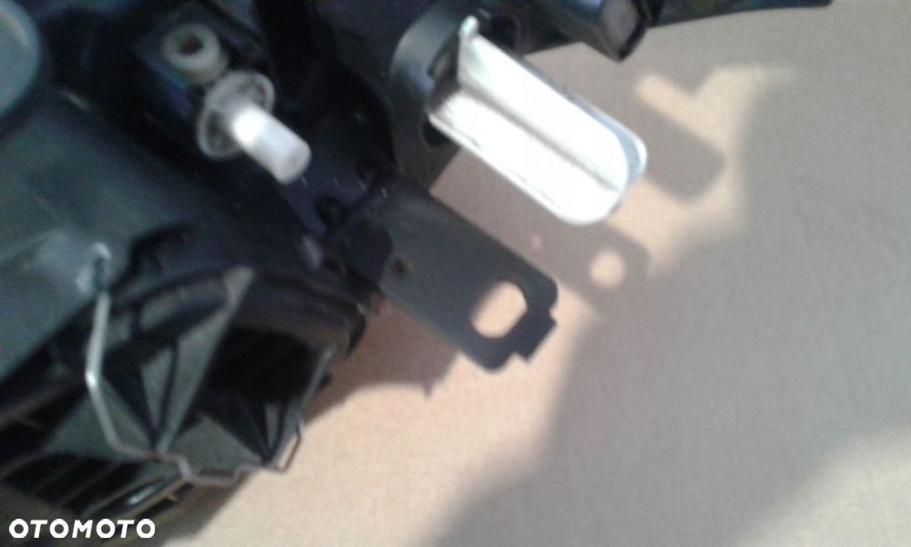 BMW E82 E88 COUPE LIFT PRAWY REFLEKTOR EUROPA - 4