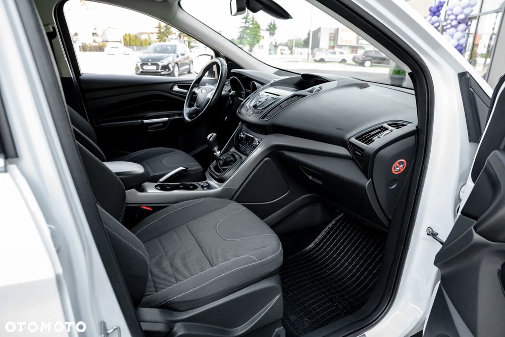 Ford Kuga 2.0 TDCi 2x4 Titanium - 15