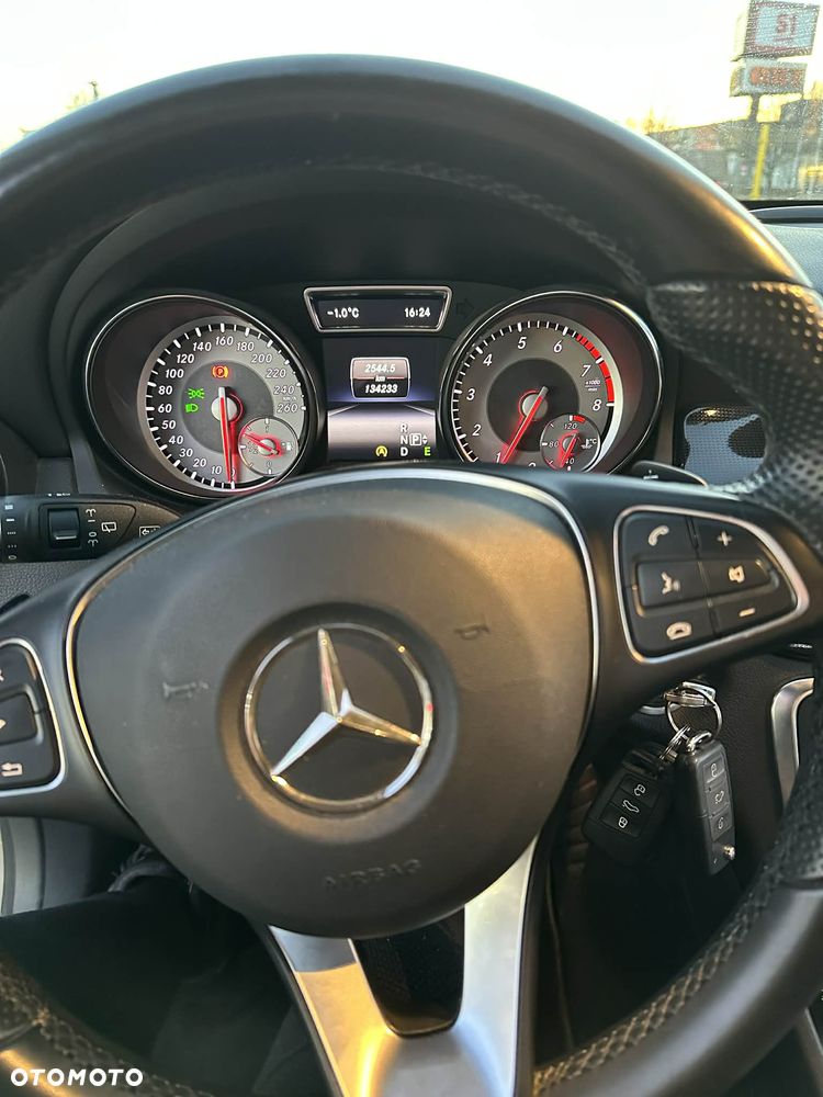 Mercedes-Benz CLA 180 7G-DCT UrbanStyle Edition - 8