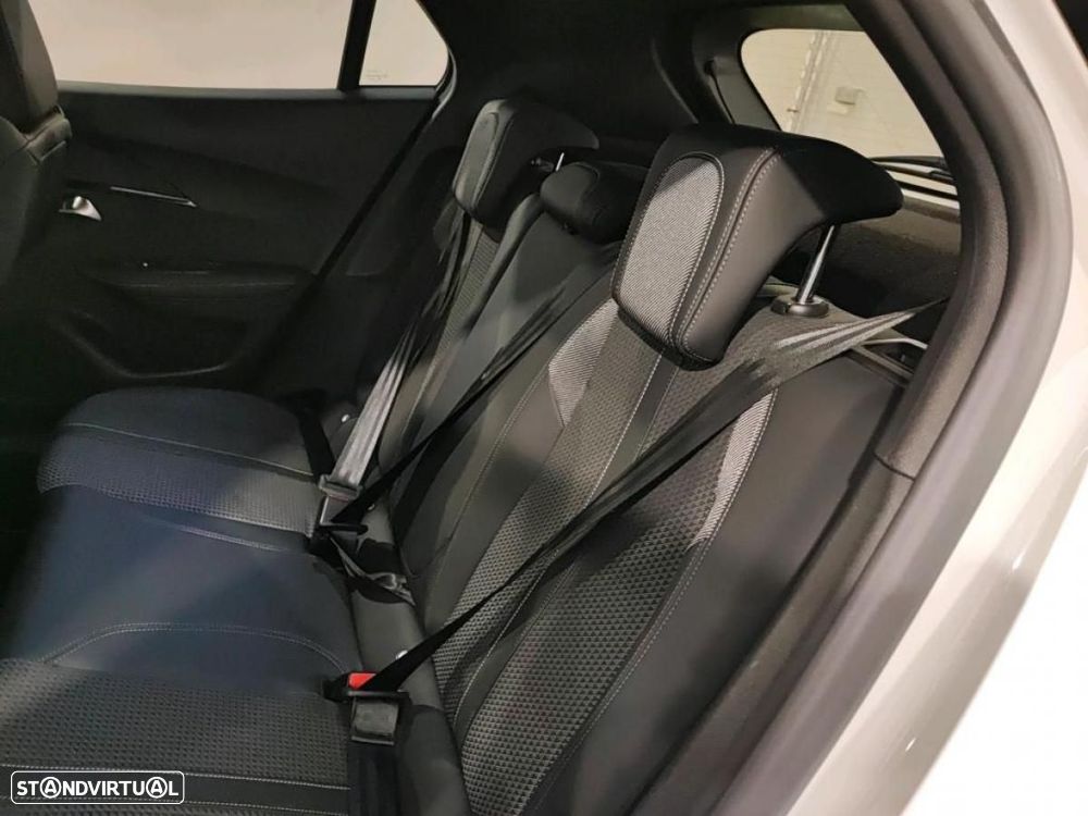 Peugeot e-2008 50 kWh GT - 6
