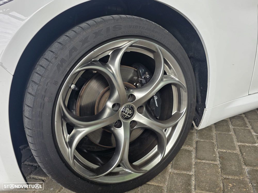 Alfa Romeo Giulia 2.2 D Estrema Q4 AT8 - 16