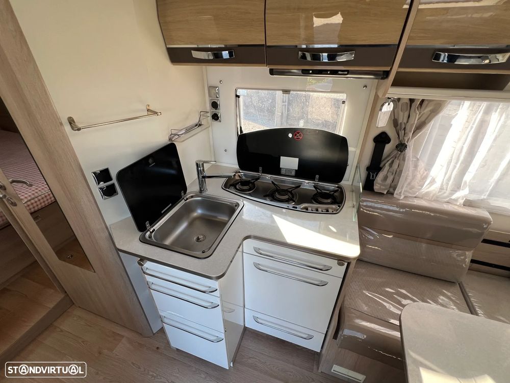 Rapido Serie 8F Cama Central - 24