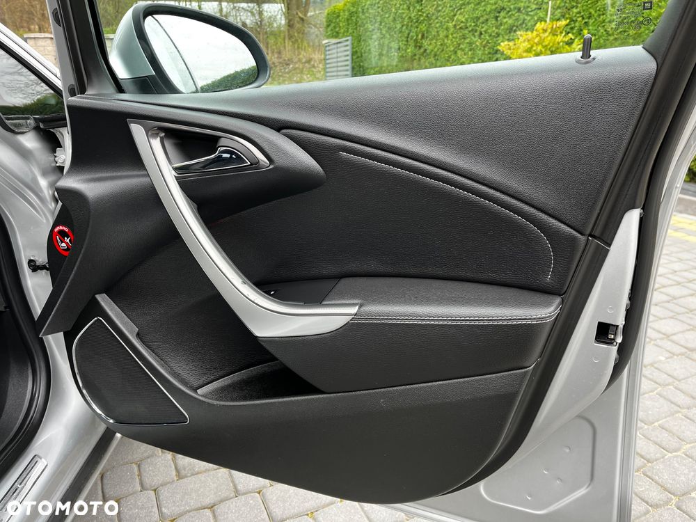 Opel Astra 1.6 T Cosmo - 24