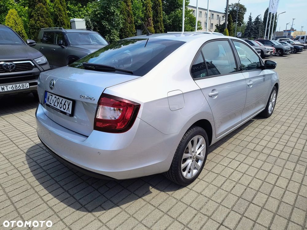 Skoda RAPID - 7