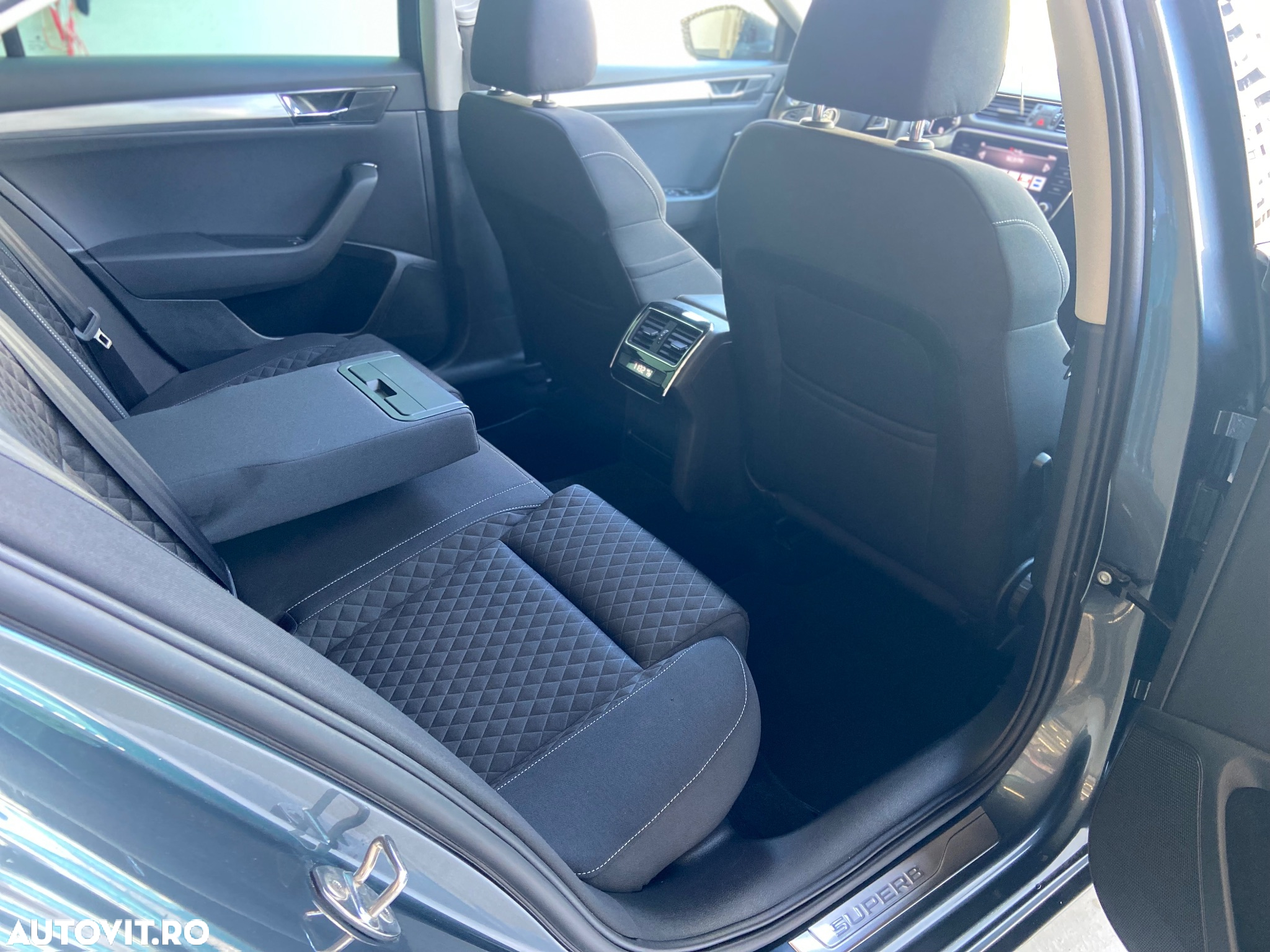 Skoda Superb 2.0 TDI DSG Premium Edition - 16