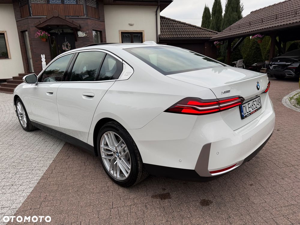 BMW Seria 5 530i xDrive - 4