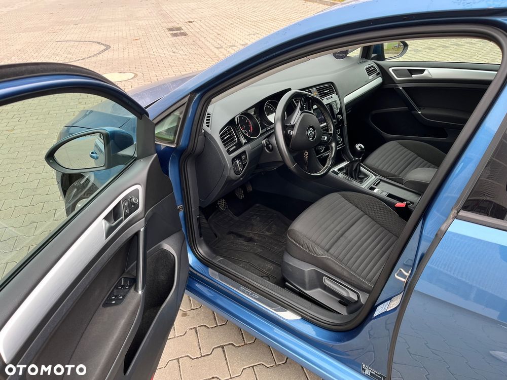Volkswagen Golf - 11