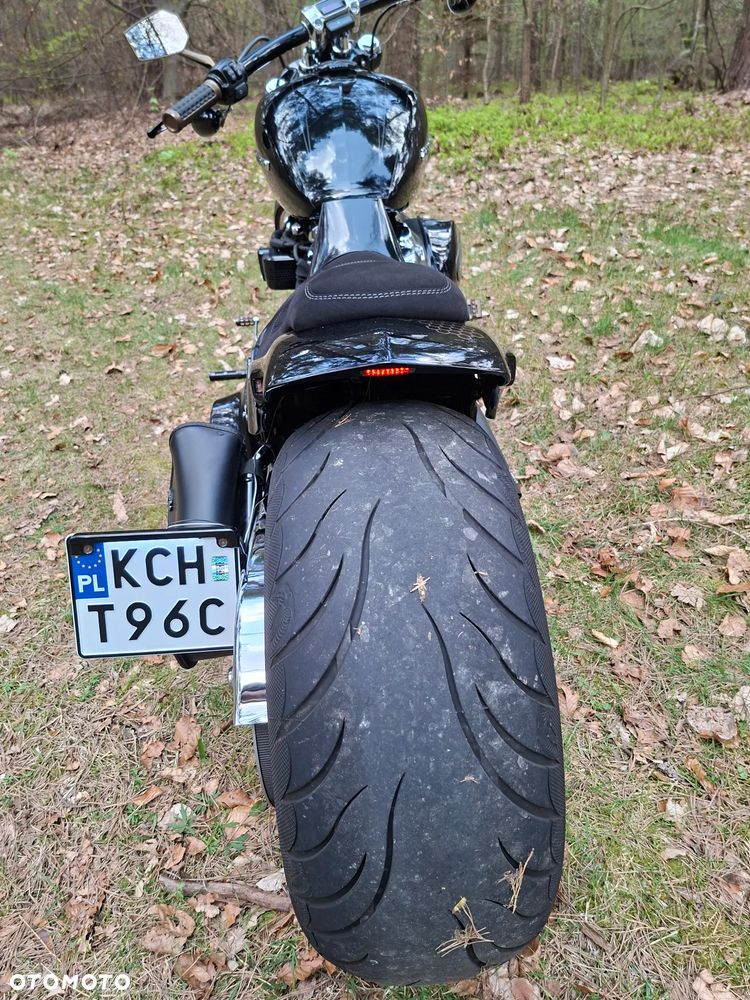 Harley-Davidson Softail Breakout - 21