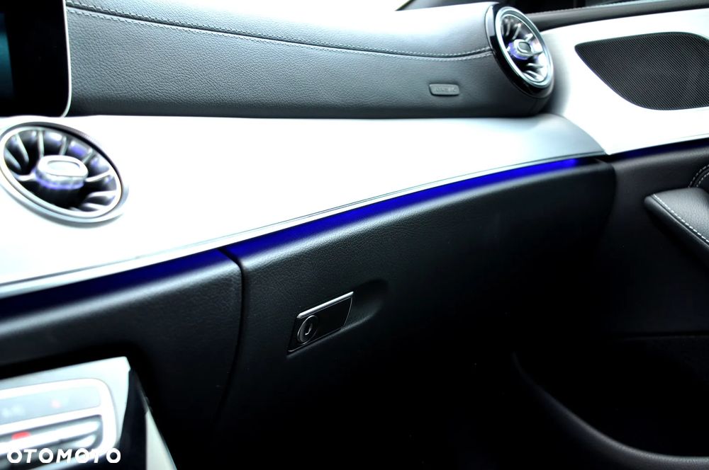 Mercedes-Benz CLS 300 d 4Matic 9G-TRONIC AMG Line - 27