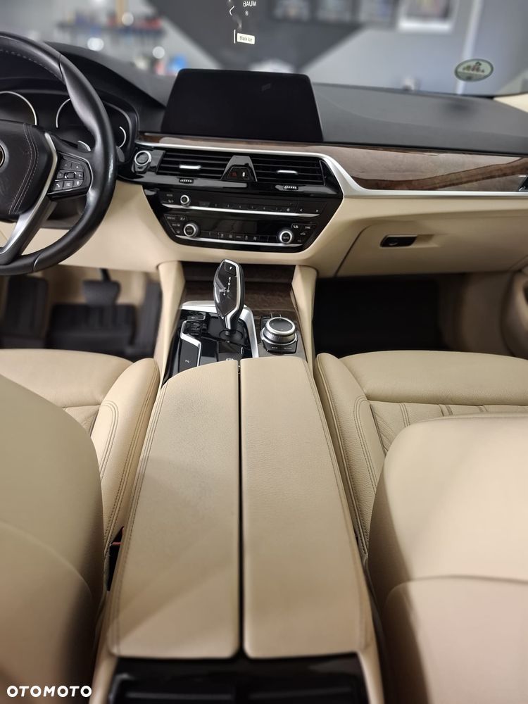 BMW Seria 5 530d xDrive Sport Line sport - 11