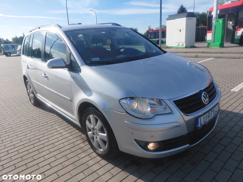 Volkswagen Touran 2.0 TDI Trendline DSG - 1