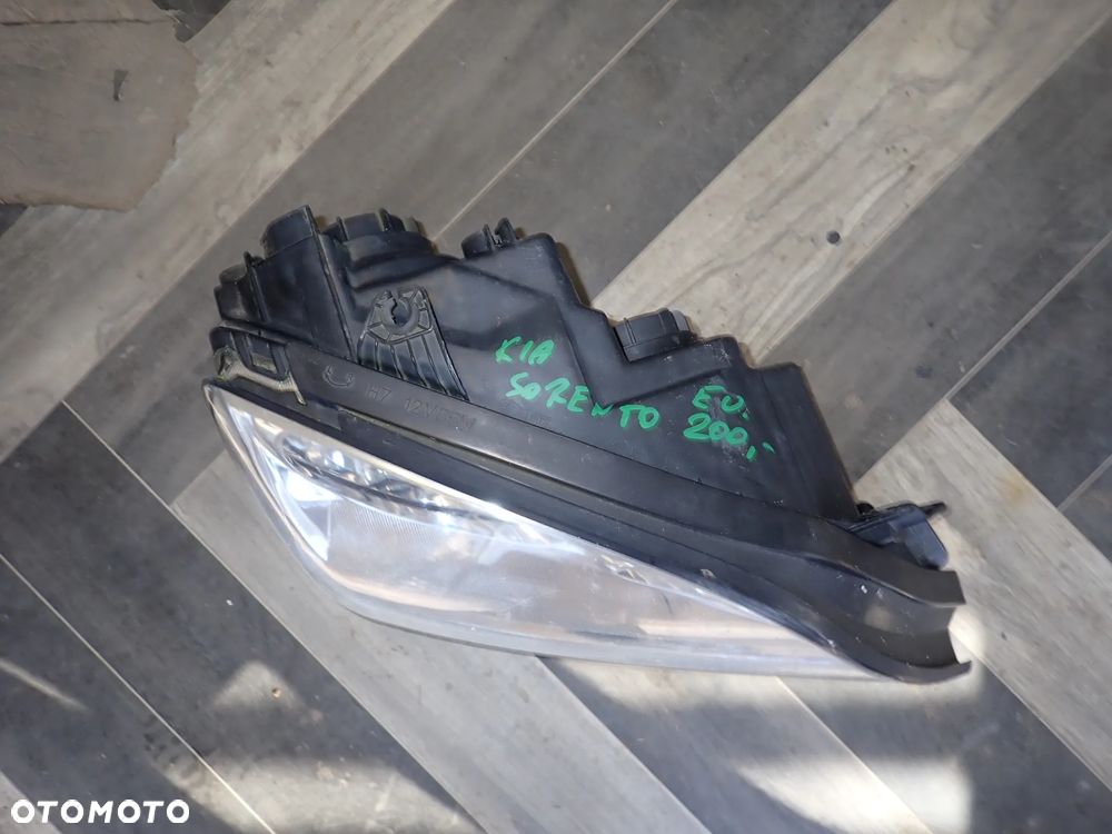 KIA SORENTO LAMPA PRAWY PRZÓD EUROPA - 3