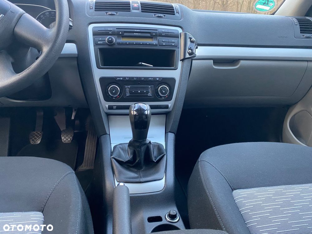 Skoda Octavia 1.6 TDI DPF Ambiente - 12