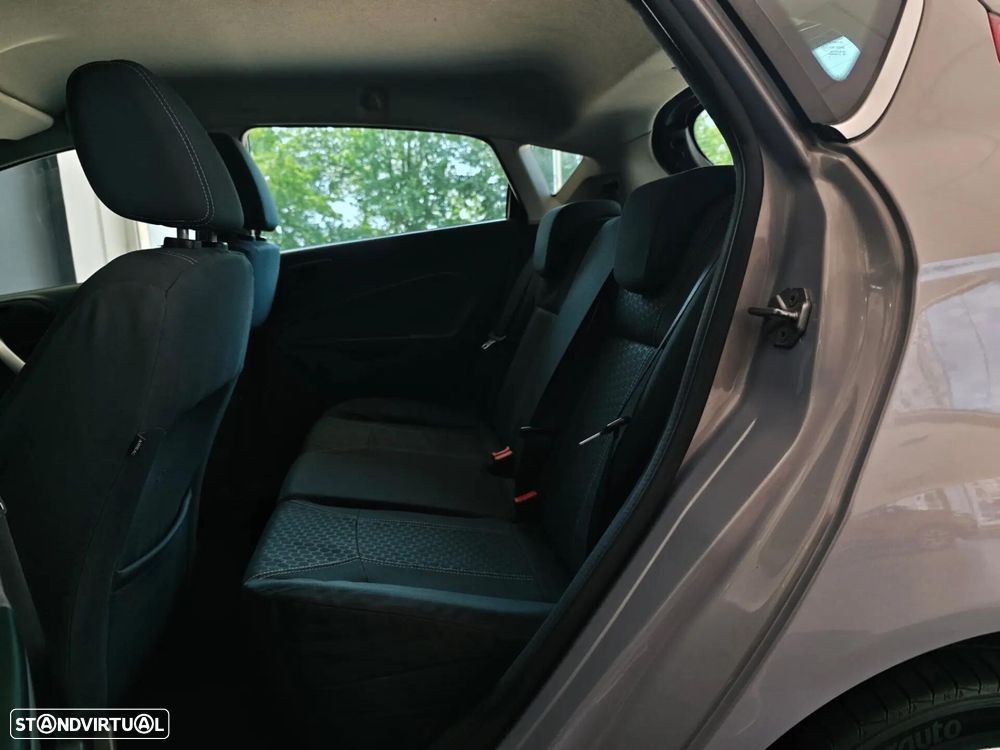 Ford Fiesta 1.25 Titanium - 37