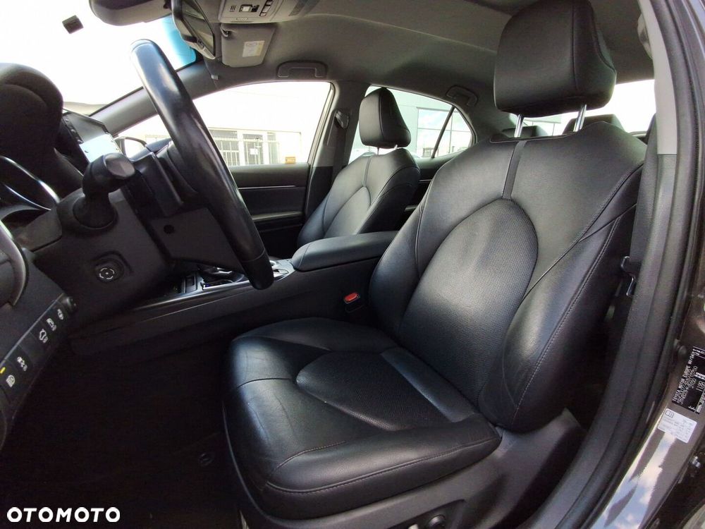 Toyota Camry 2.5 Hybrid Executive CVT - 18