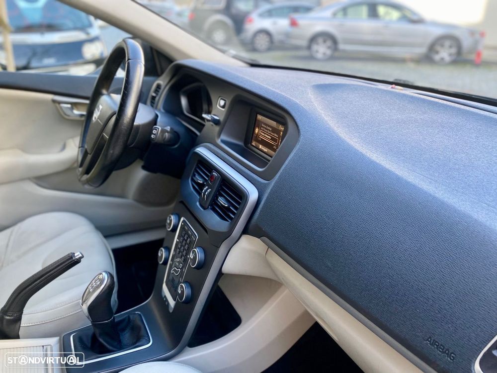 Volvo V40 1.6 D2 Momentum - 24