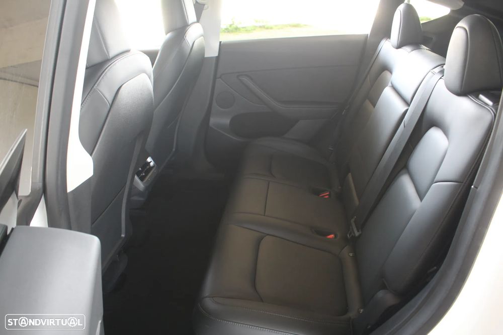 Tesla Model Y Long Range Dual Motor AWD - 40