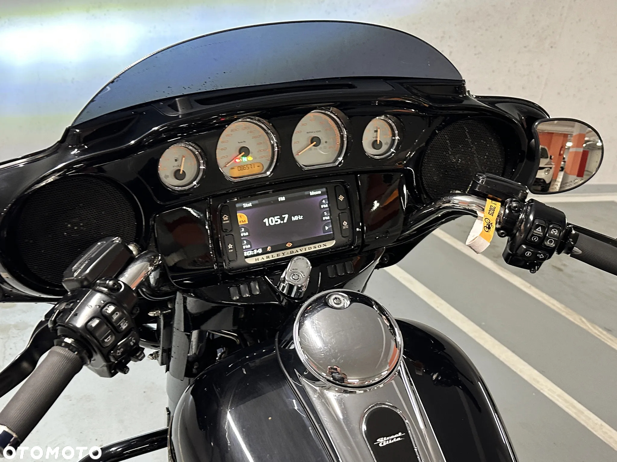 Harley-Davidson Touring Street Glide - 8