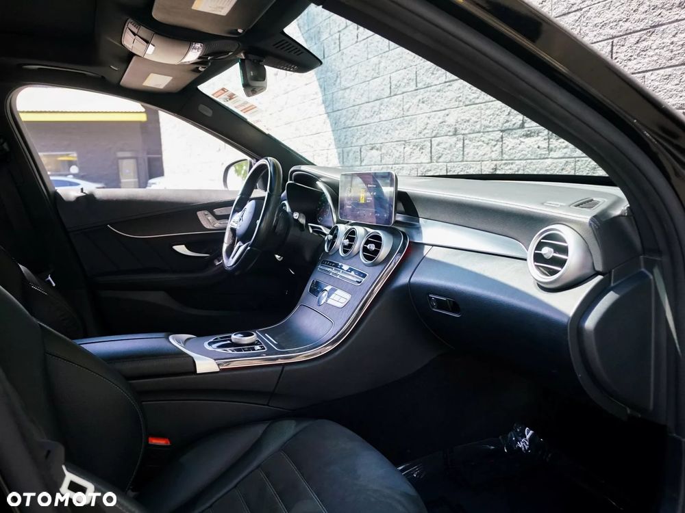 Mercedes-Benz Klasa C 300 9G-TRONIC AMG Line - 12