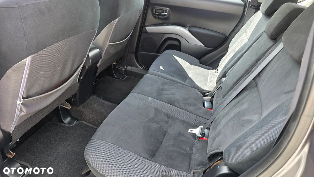 Mitsubishi Outlander 2.0 DI-D 4WD Inform - 17