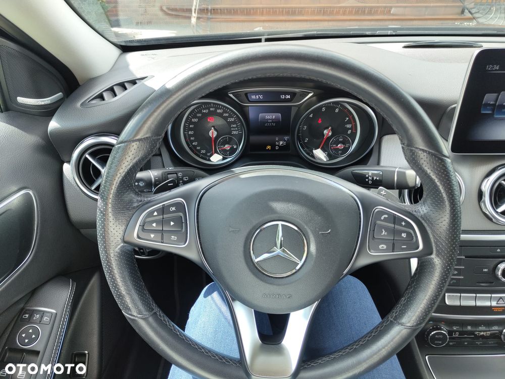 Mercedes-Benz GLA 250 7G-DCT Peak Edition - 39