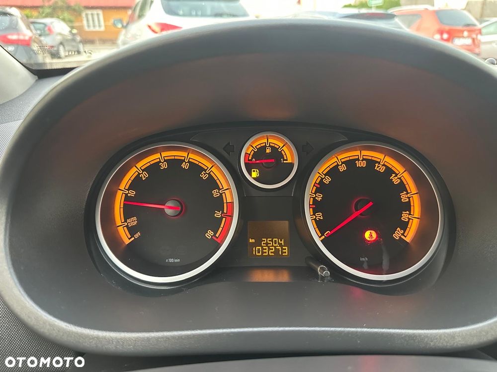 Opel Corsa 1.4 16V Cosmo - 15