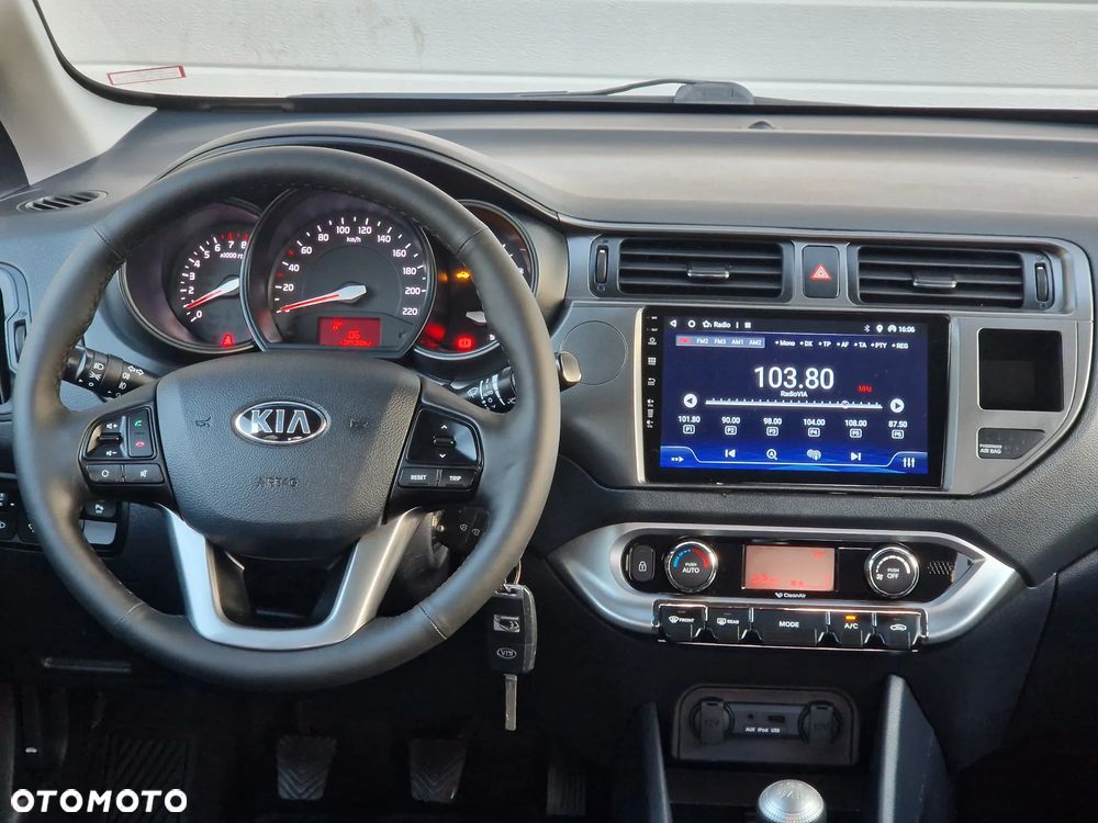 Kia Rio 1.2 Fifa World Cup Edition - 19