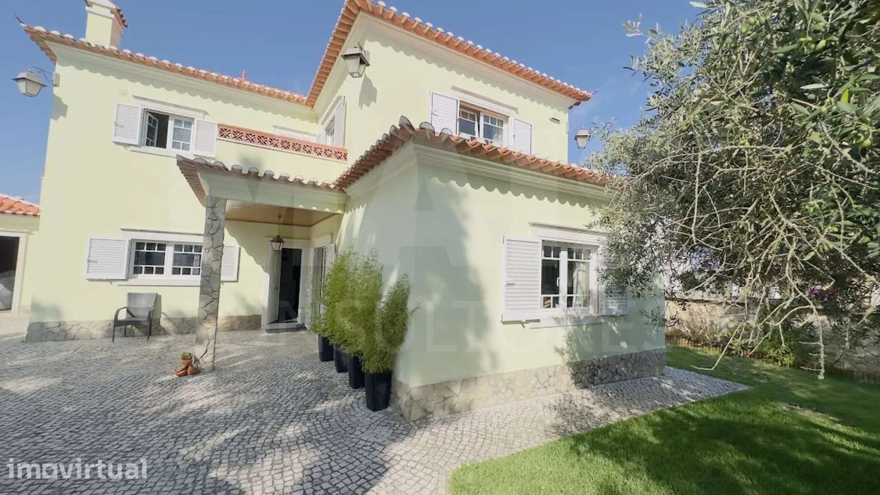 Exclusiva Moradia T4 com Jardim Privativo e Garagem | A minutos da ... - Grande imagem: 2/50