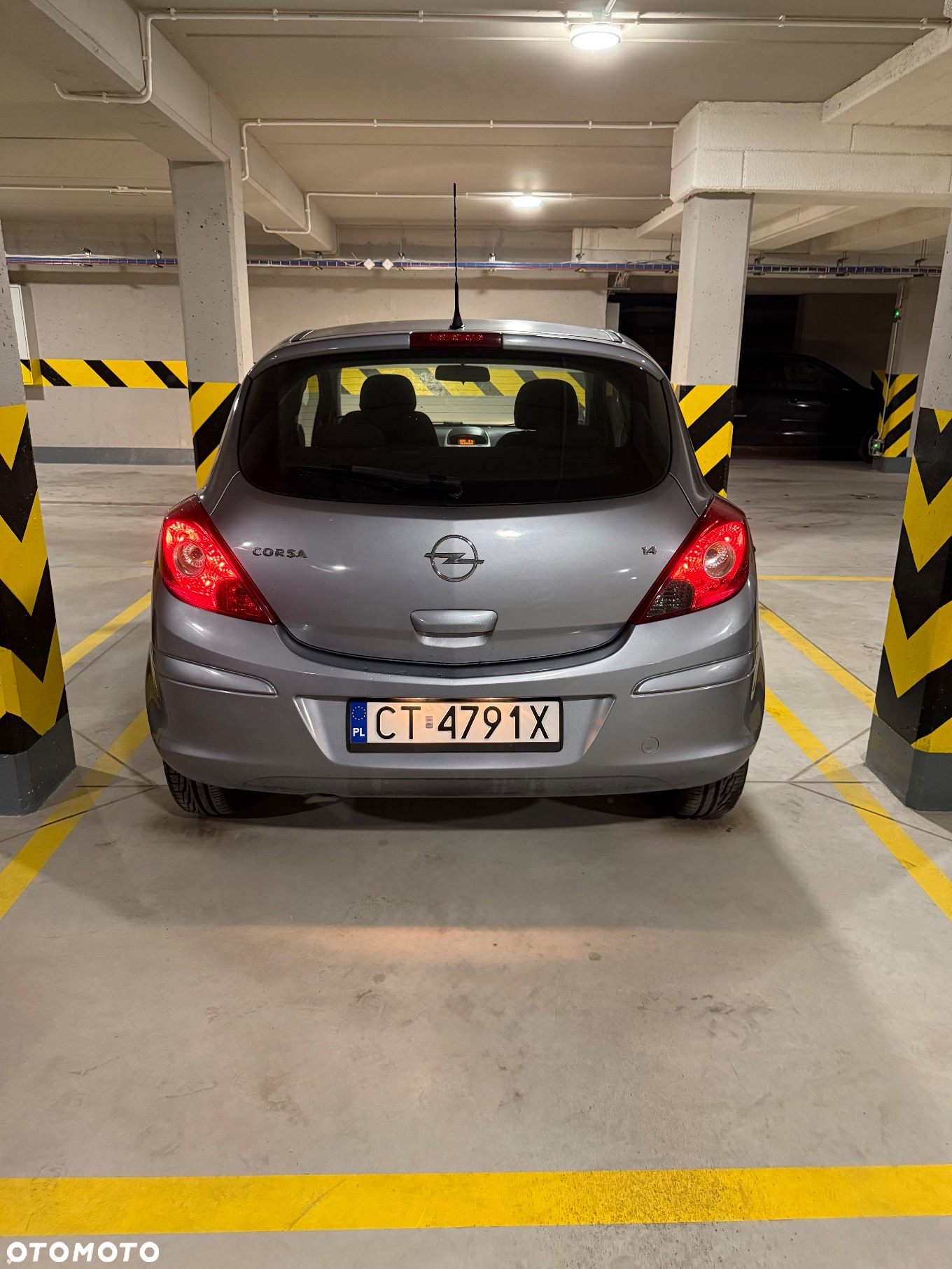 Opel Corsa 1.4 16V Cosmo - 8