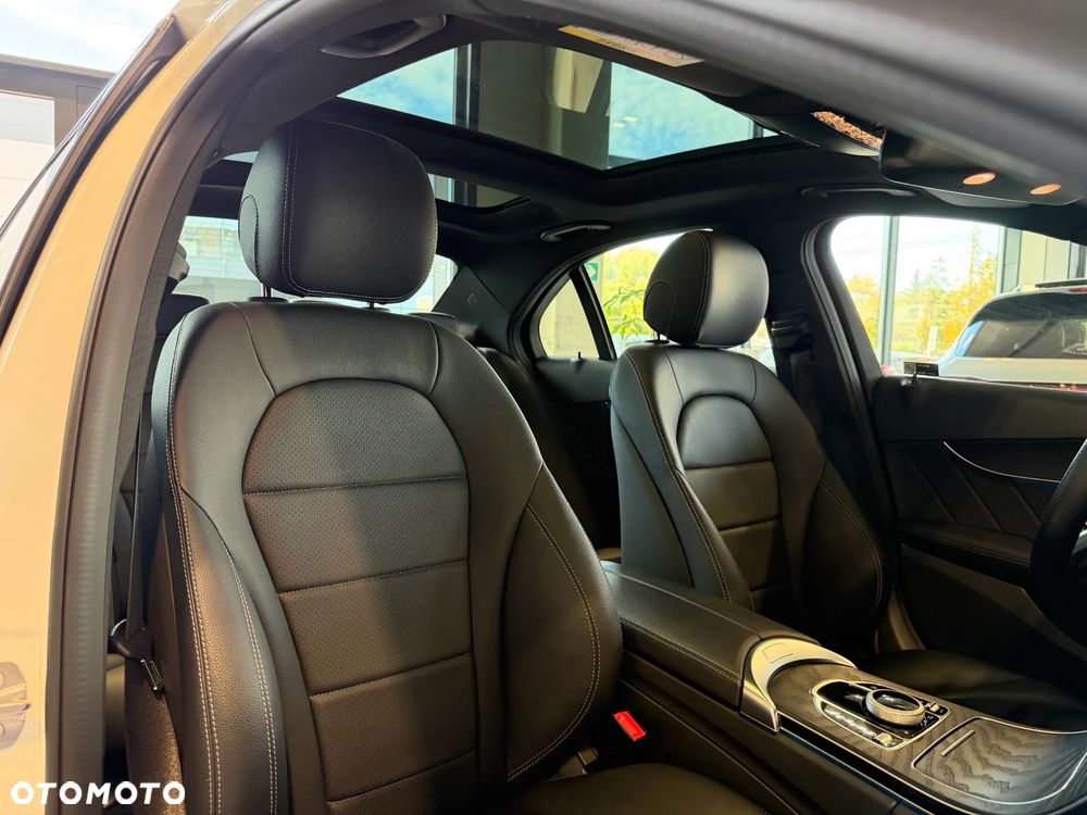 Mercedes-Benz Klasa C 200 4-Matic 9G-TRONIC - 23