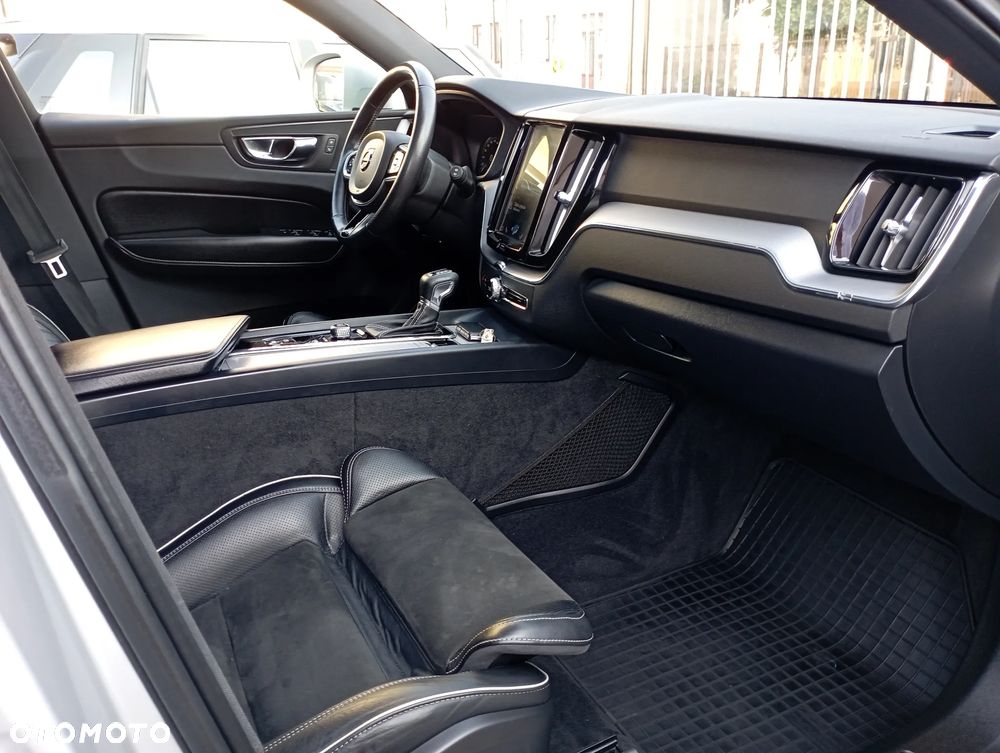 Volvo XC 60 D5 AWD R-Design - 10
