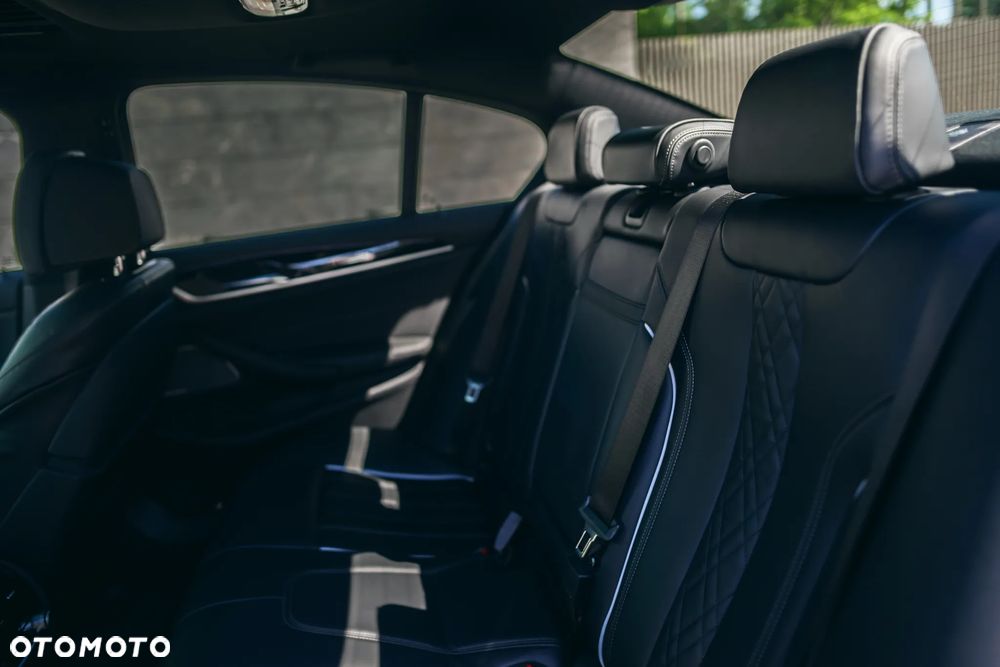 BMW Seria 5 M550i xDrive sport - 20