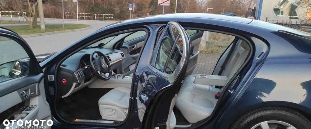Jaguar XF 2.7 V6 Premium Luxury - 15