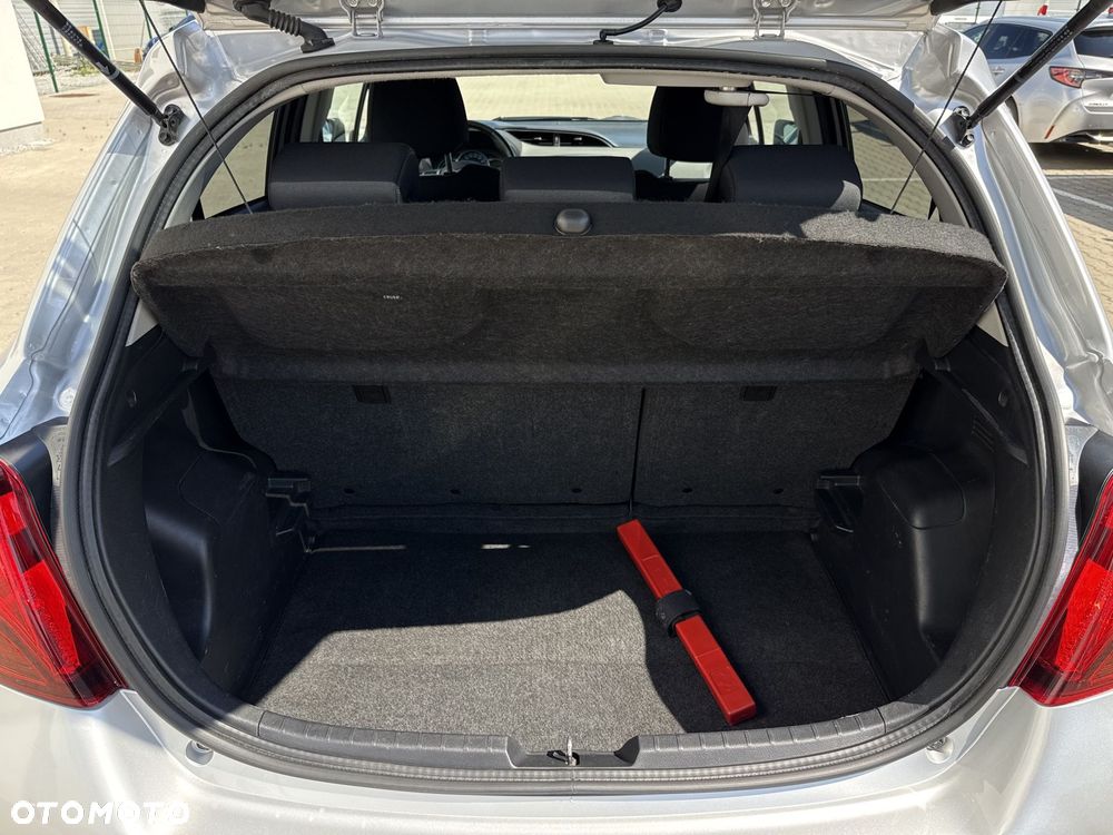 Toyota Yaris Hybrid 100 Premium - 11