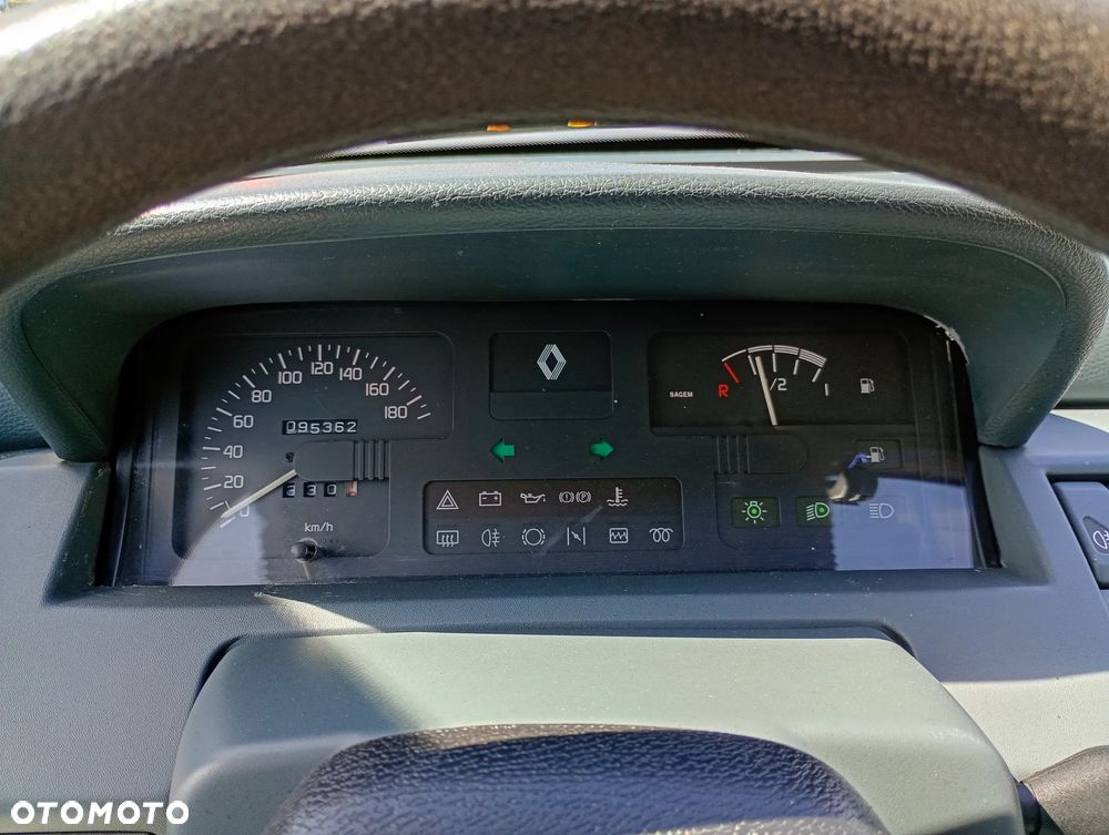 Renault Clio - 15