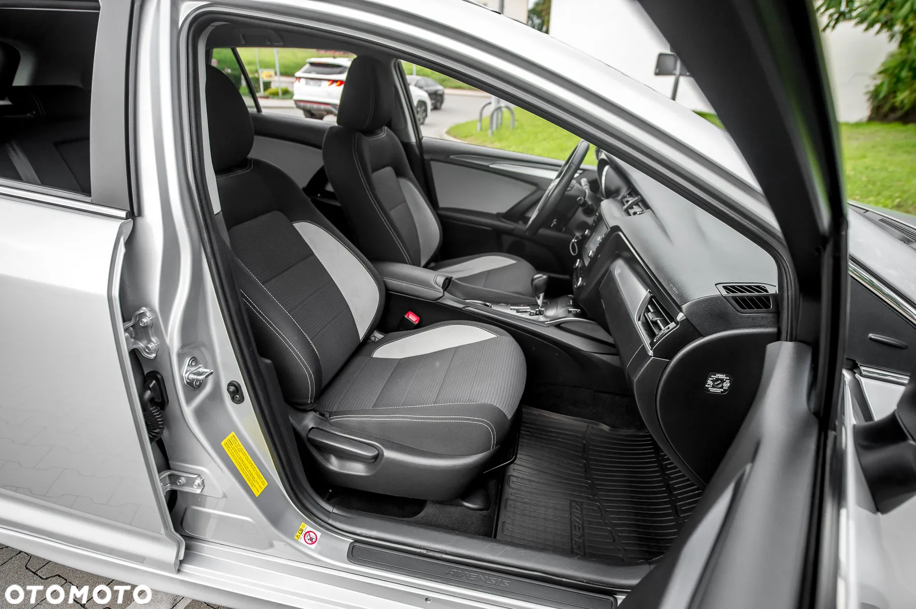 Toyota Avensis 1.8 Premium MS - 33