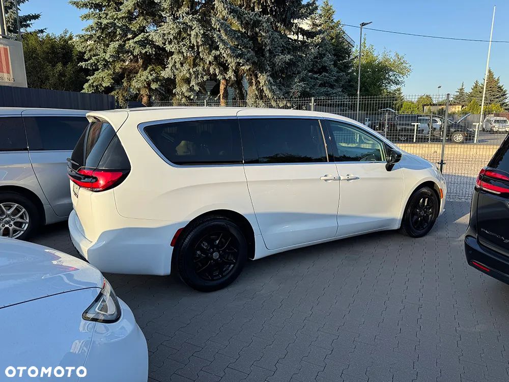 Chrysler Pacifica - 3