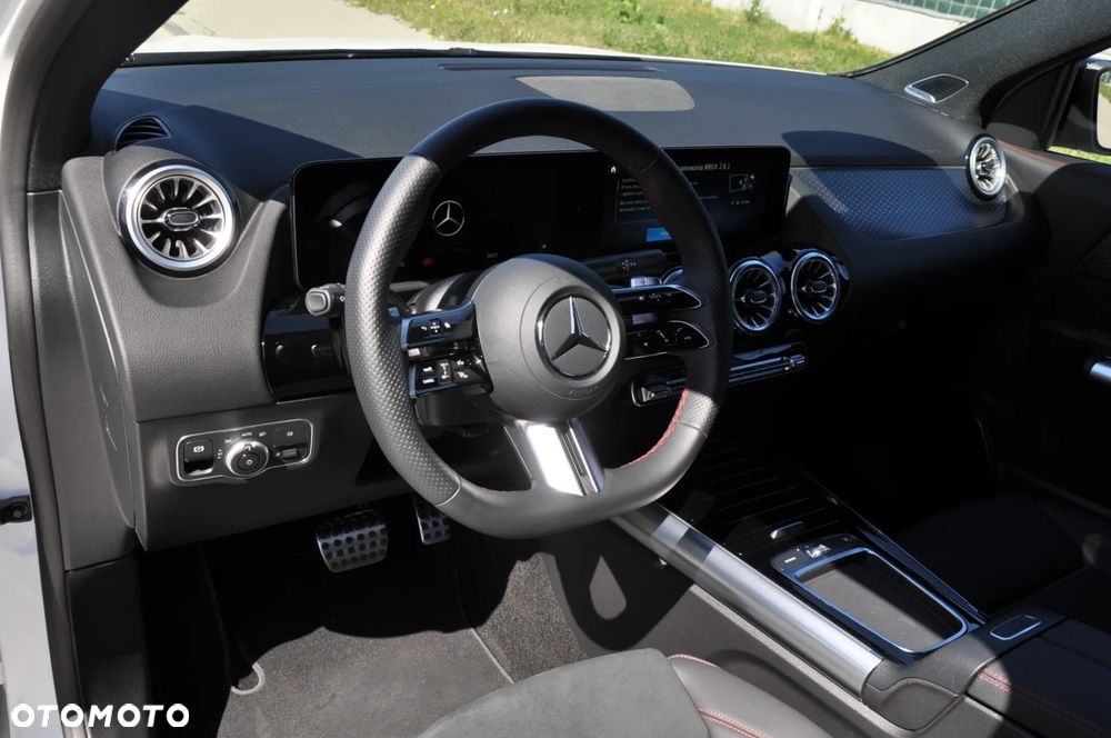 Mercedes-Benz GLA - 11