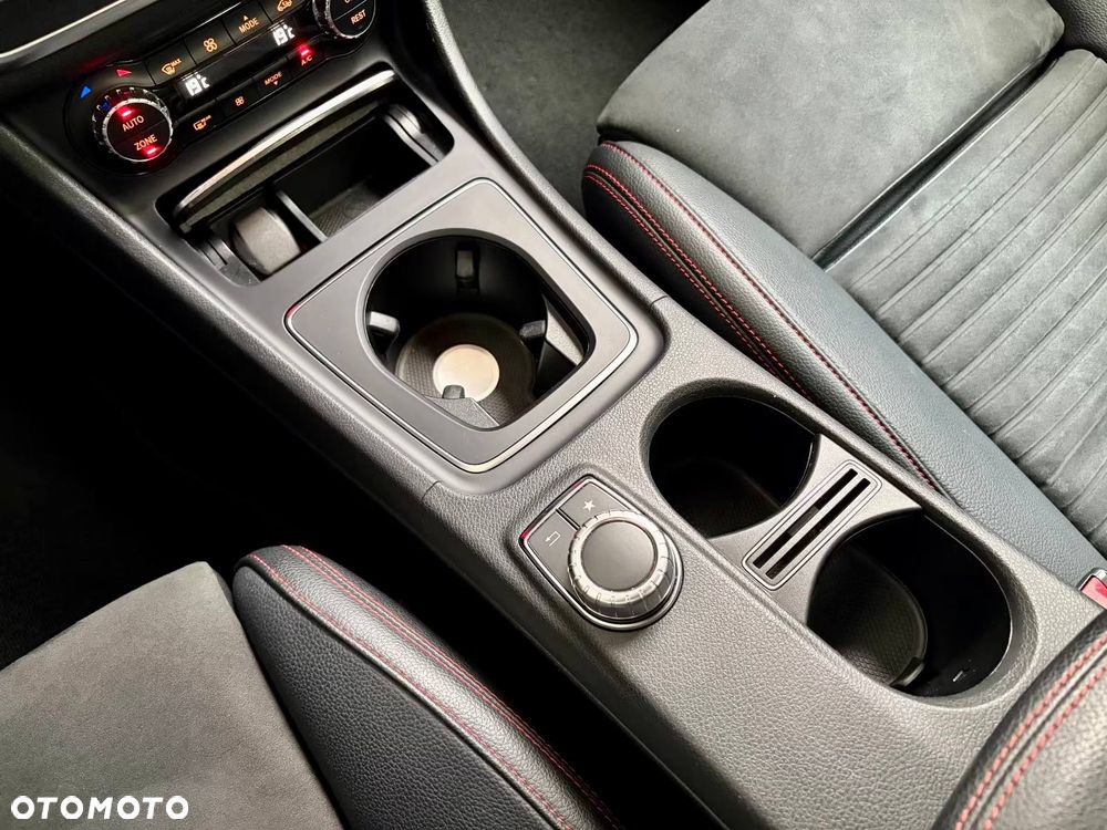Mercedes-Benz GLA 220 4Matic 7G-DCT AMG Line - 14
