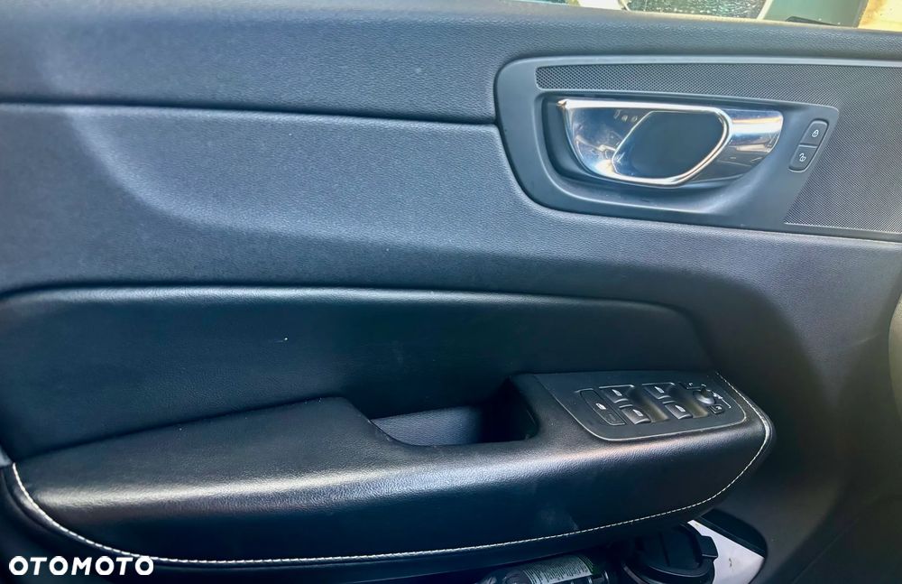 Volvo XC 60 D3 R-Design - 16