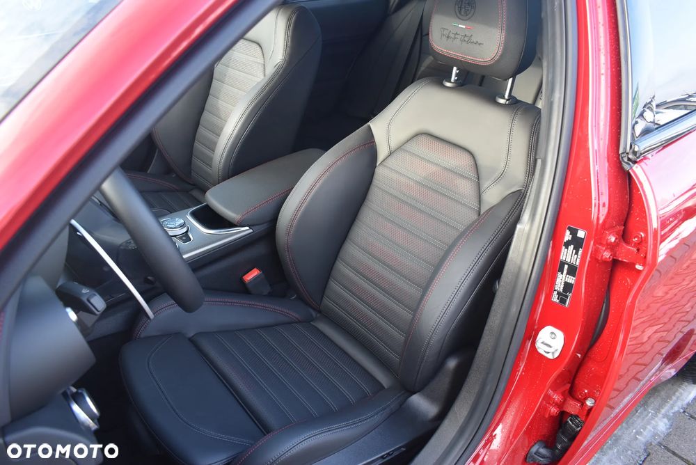 Alfa Romeo Giulia 2.0 Turbo Tributo Italiano Q4 - 11