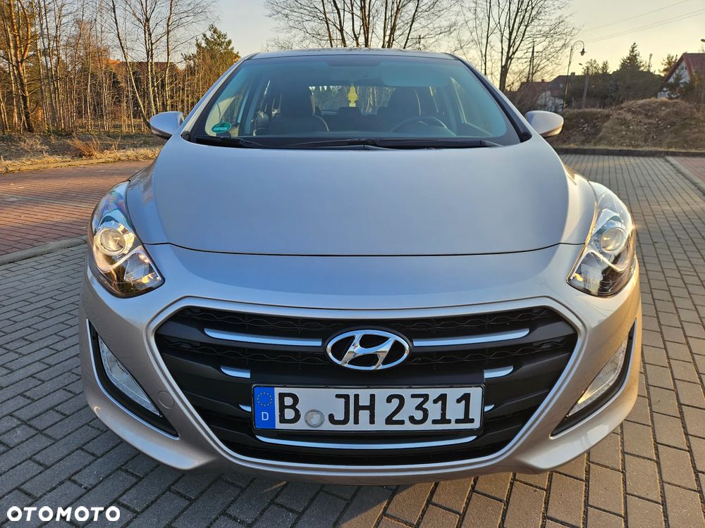 Hyundai i30 blue 1.6 GDI Trend - 2