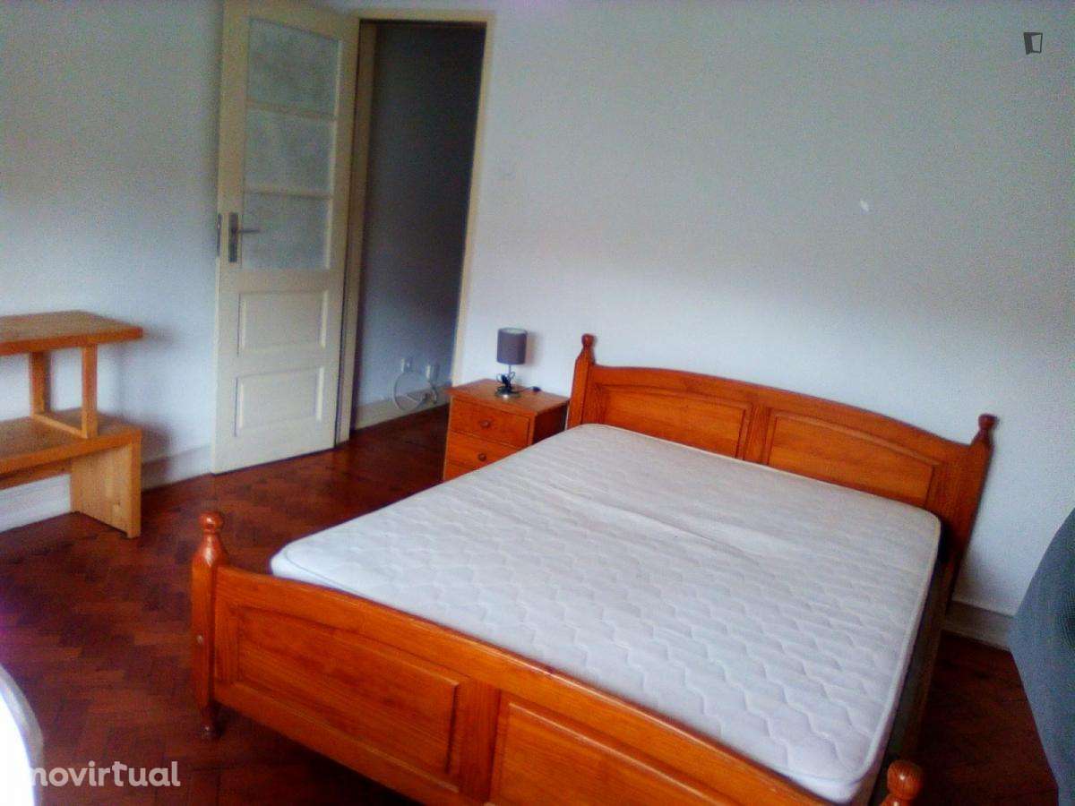 Quarto - localizado em Roma-Areeiro Lisbon - Grande imagem: 3/12