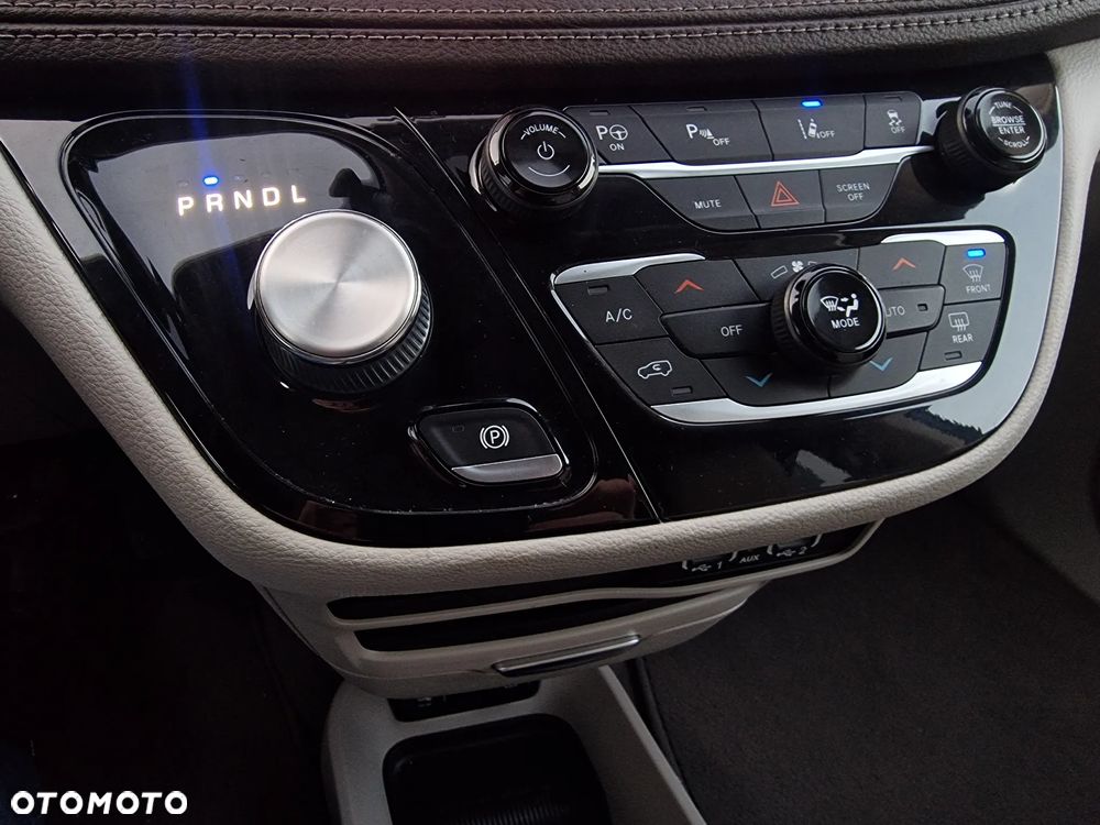 Chrysler Pacifica - 30